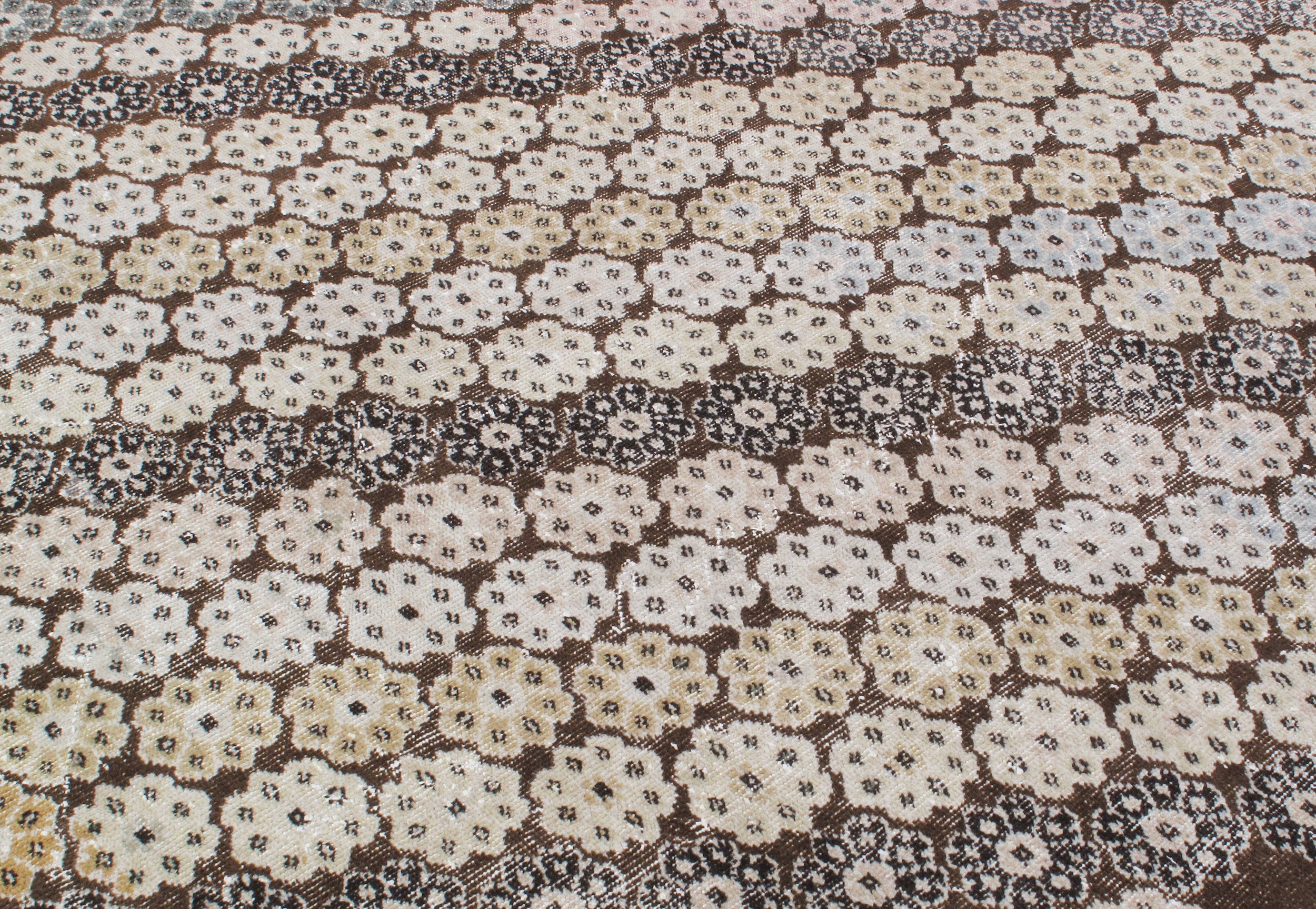 Vintage Floral Medallion Flatweave Rug in Soft Pastels
