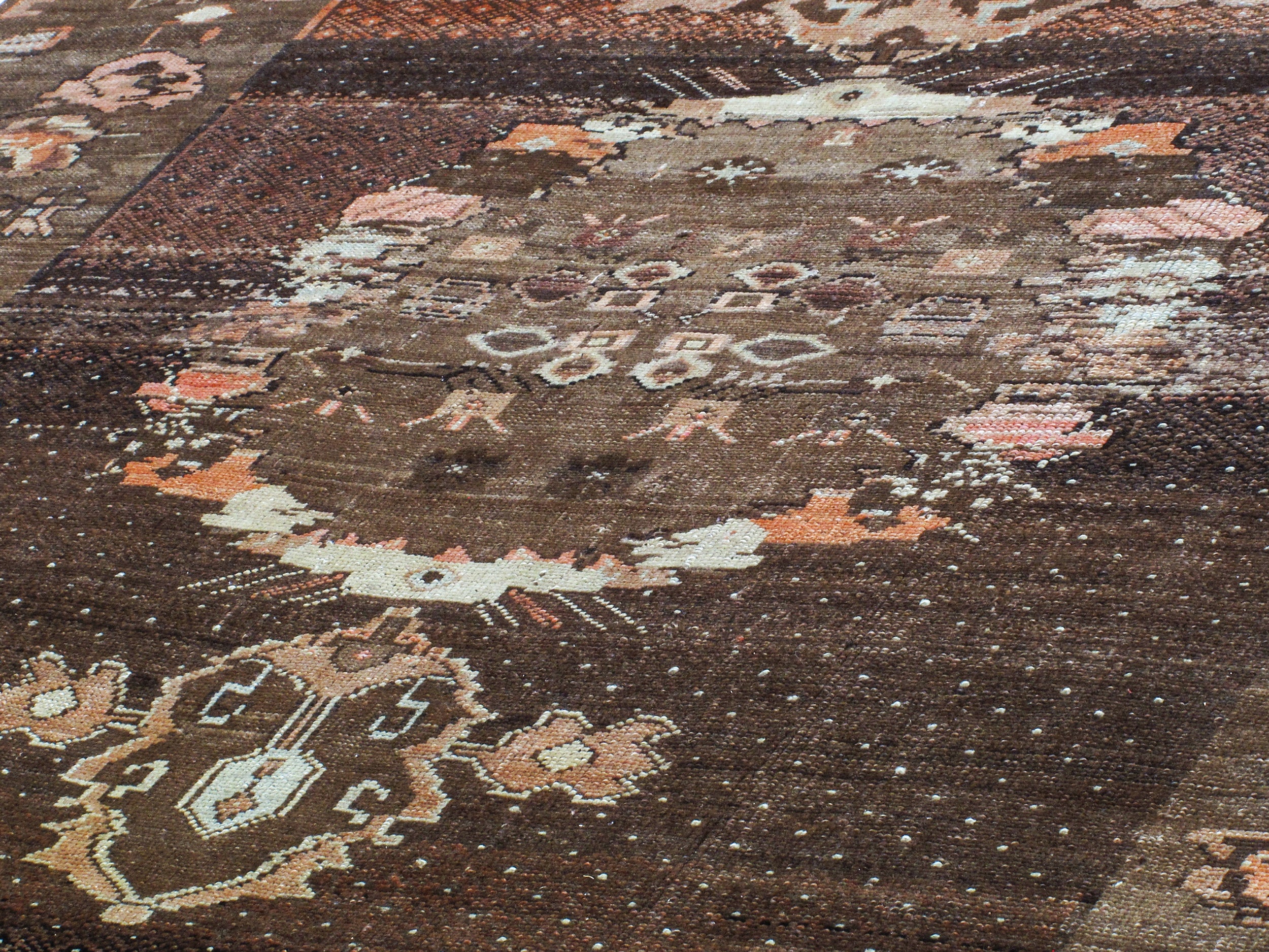 Antique-Inspired Brown Flatweave Rug with Floral Medallion Border