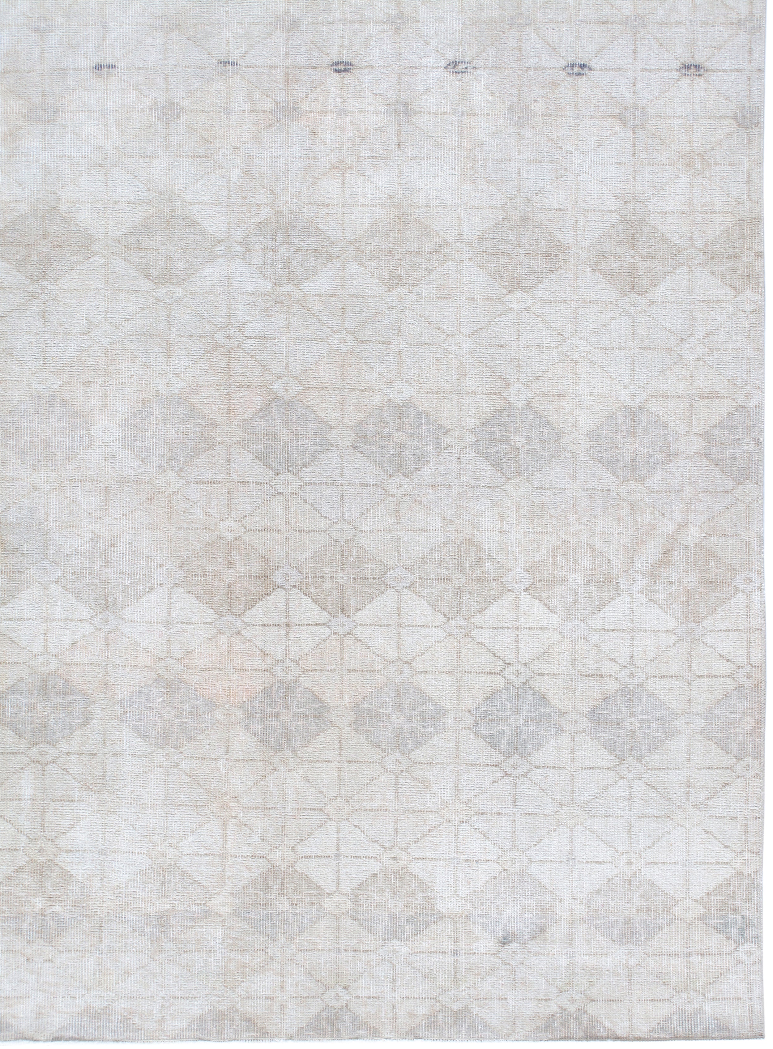 Faded Ivory Flatweave Rug with Subtle Tribal Motif