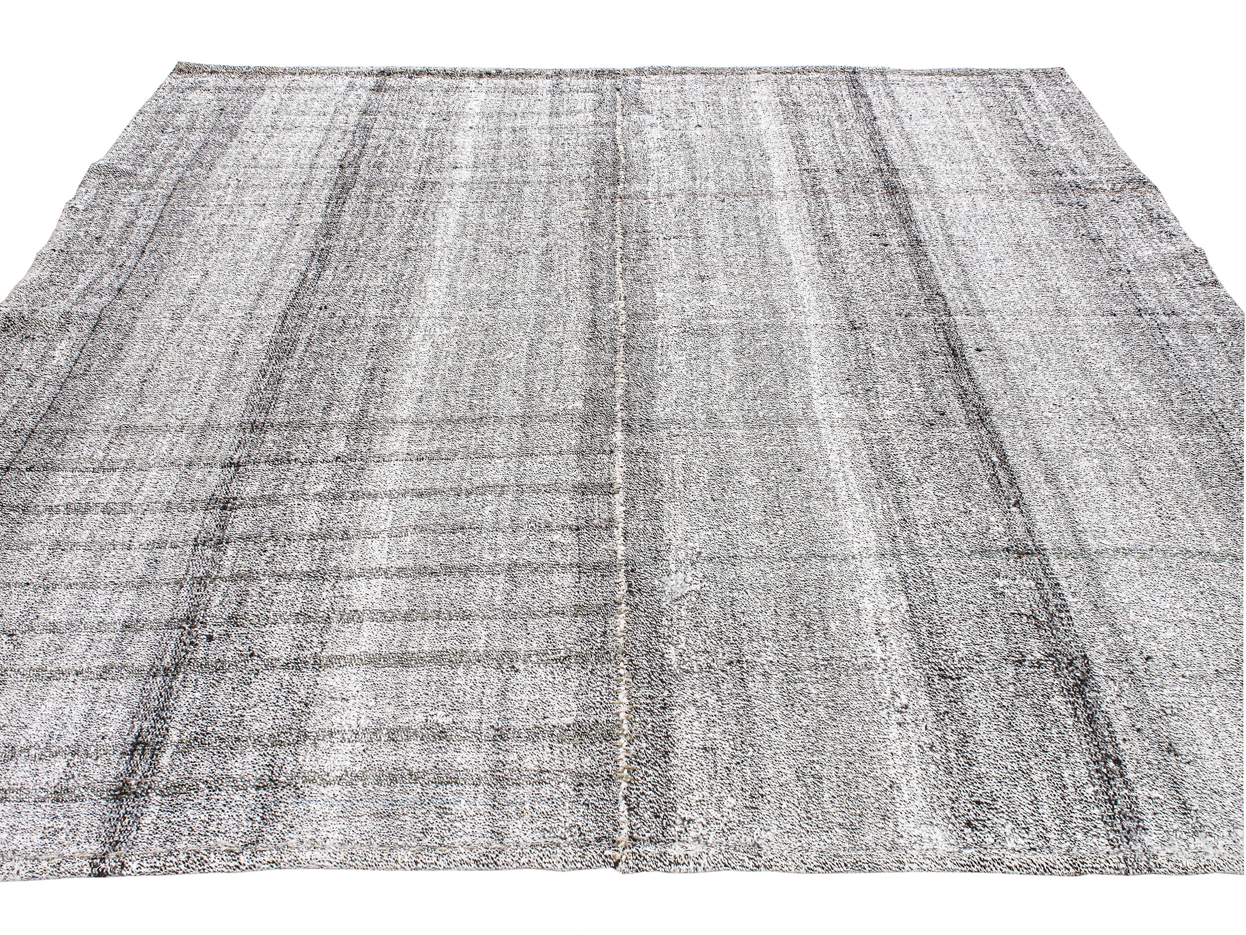 Gray Flatweave Rug with Faded Checkered Grid Pattern