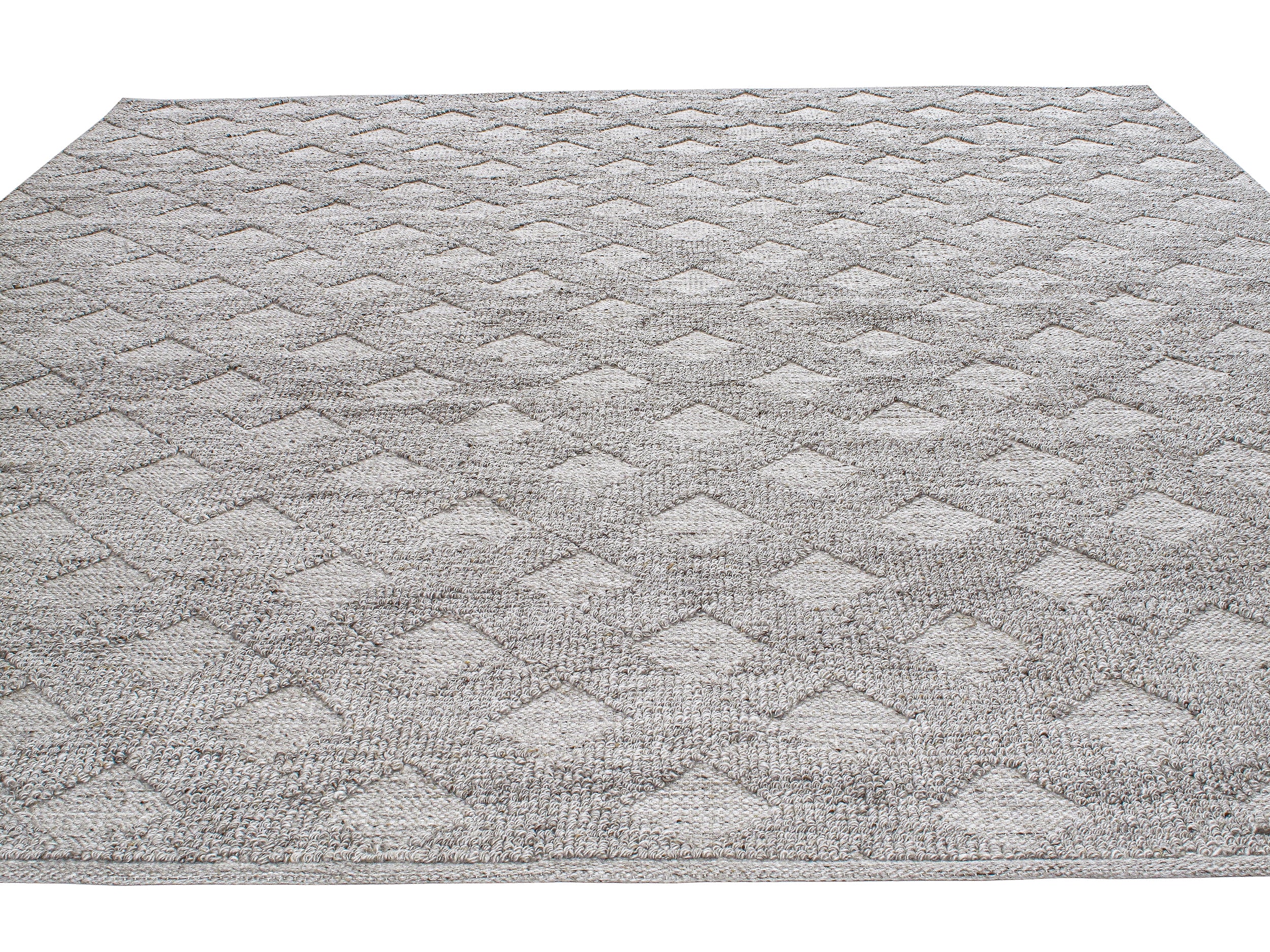 Textured Diamond Lattice Flatweave Rug in Gray and Ivory