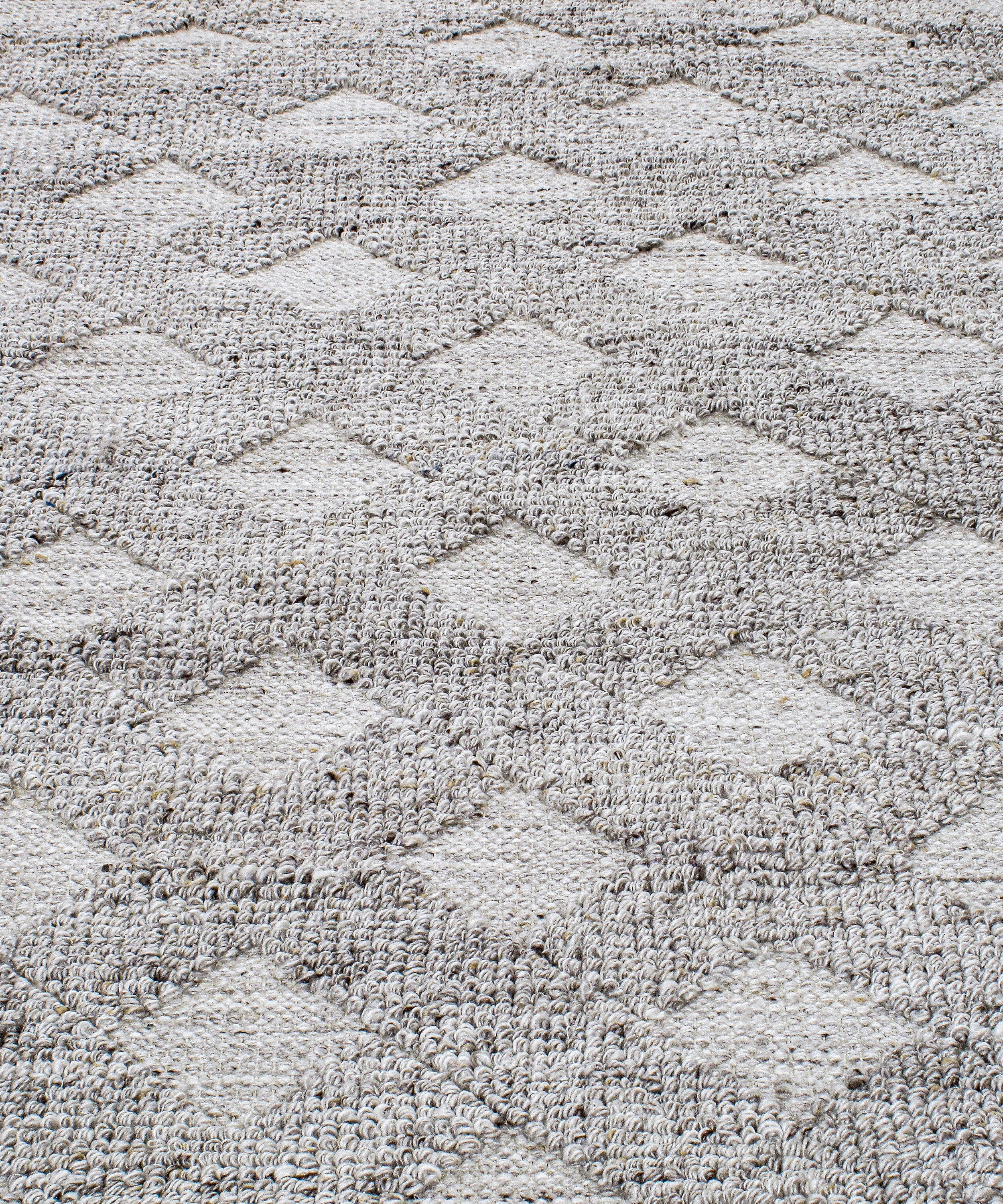 Textured Diamond Lattice Flatweave Rug in Gray and Ivory