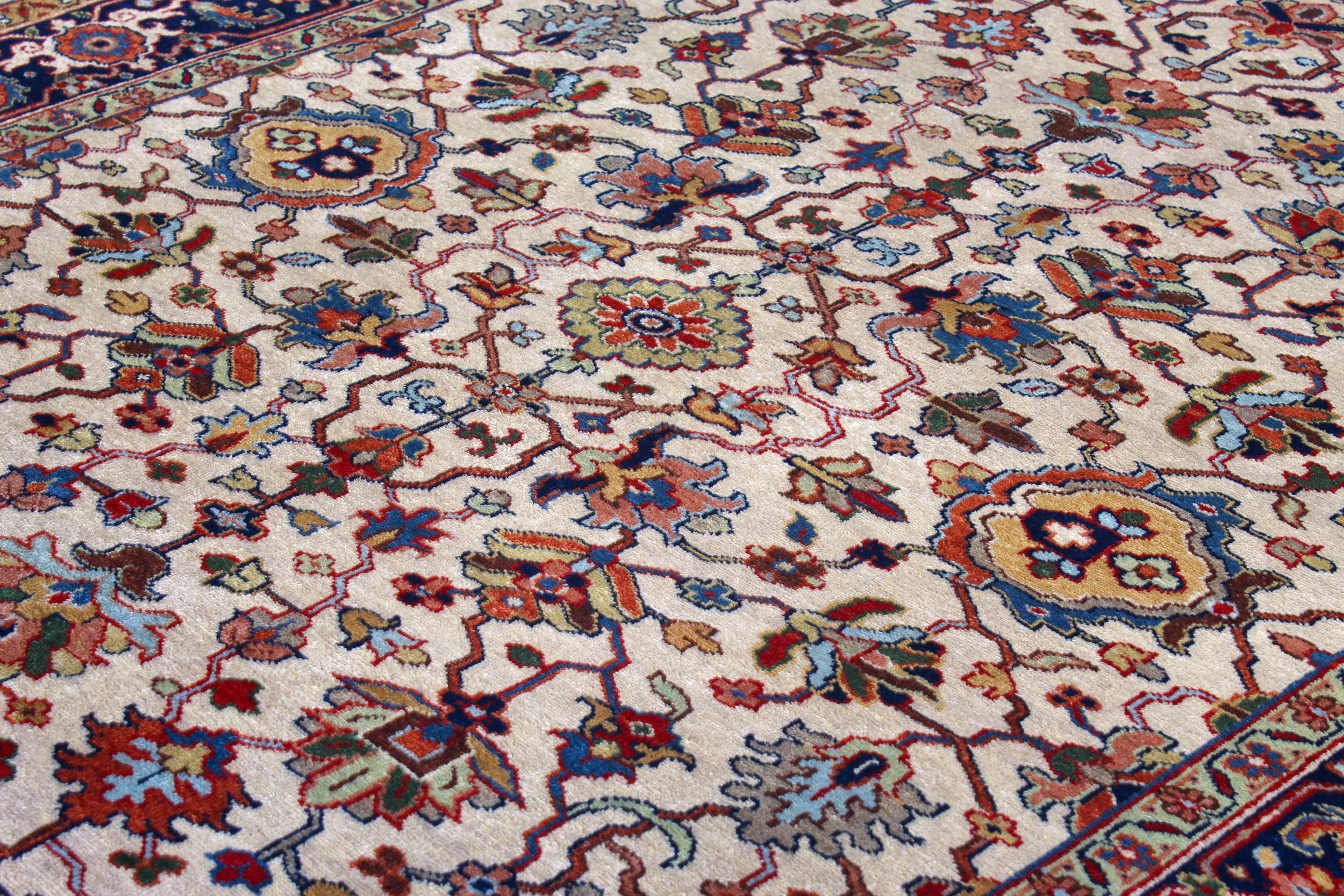 Traditional Persian Floral Rug in Ivory with Midnight and Rust Border