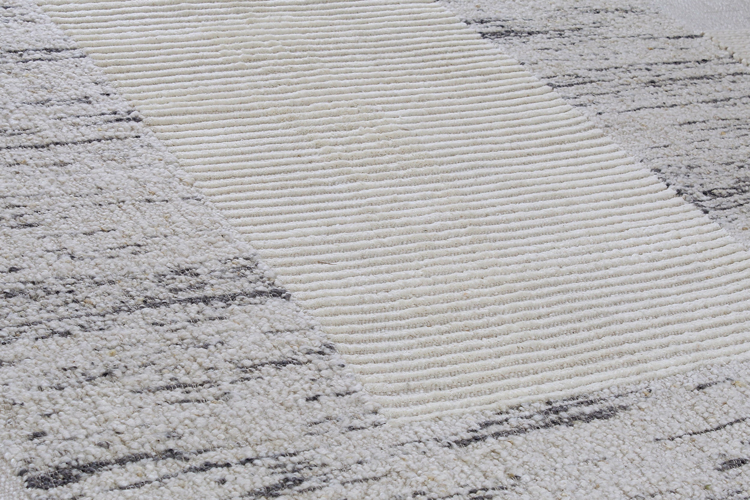 Contemporary Framed Wool Rug in Frosted Grey and Cloud White