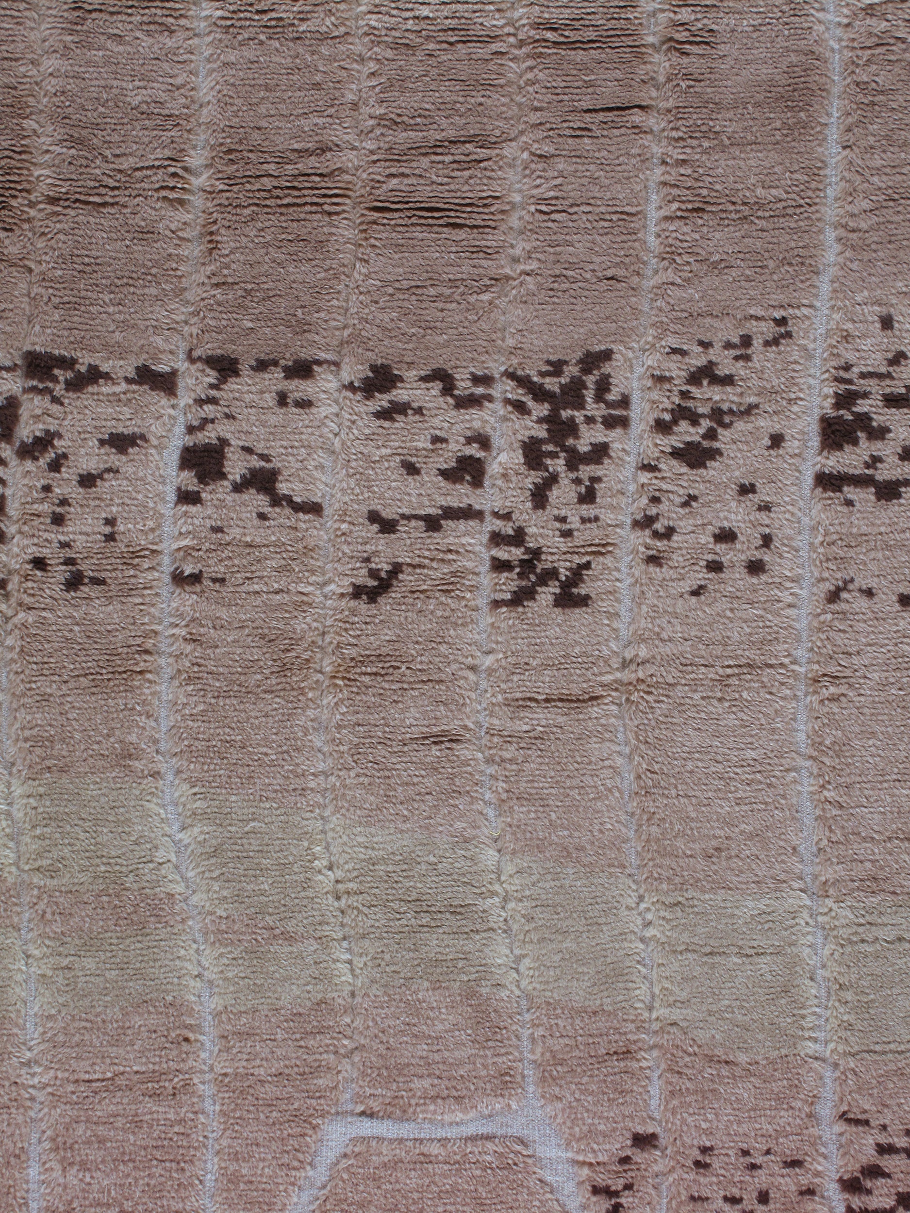 Artisan Wool Rug in Taupe with Tribal-Inspired Abstract and Fringe Edges