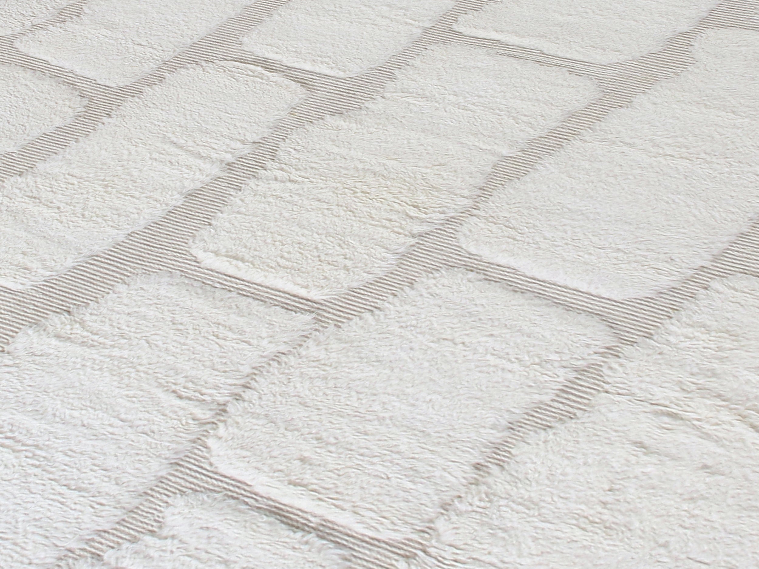 Modern Stone-Inspired Wool Rug in Ivory with Sculpted Texture and Fringe