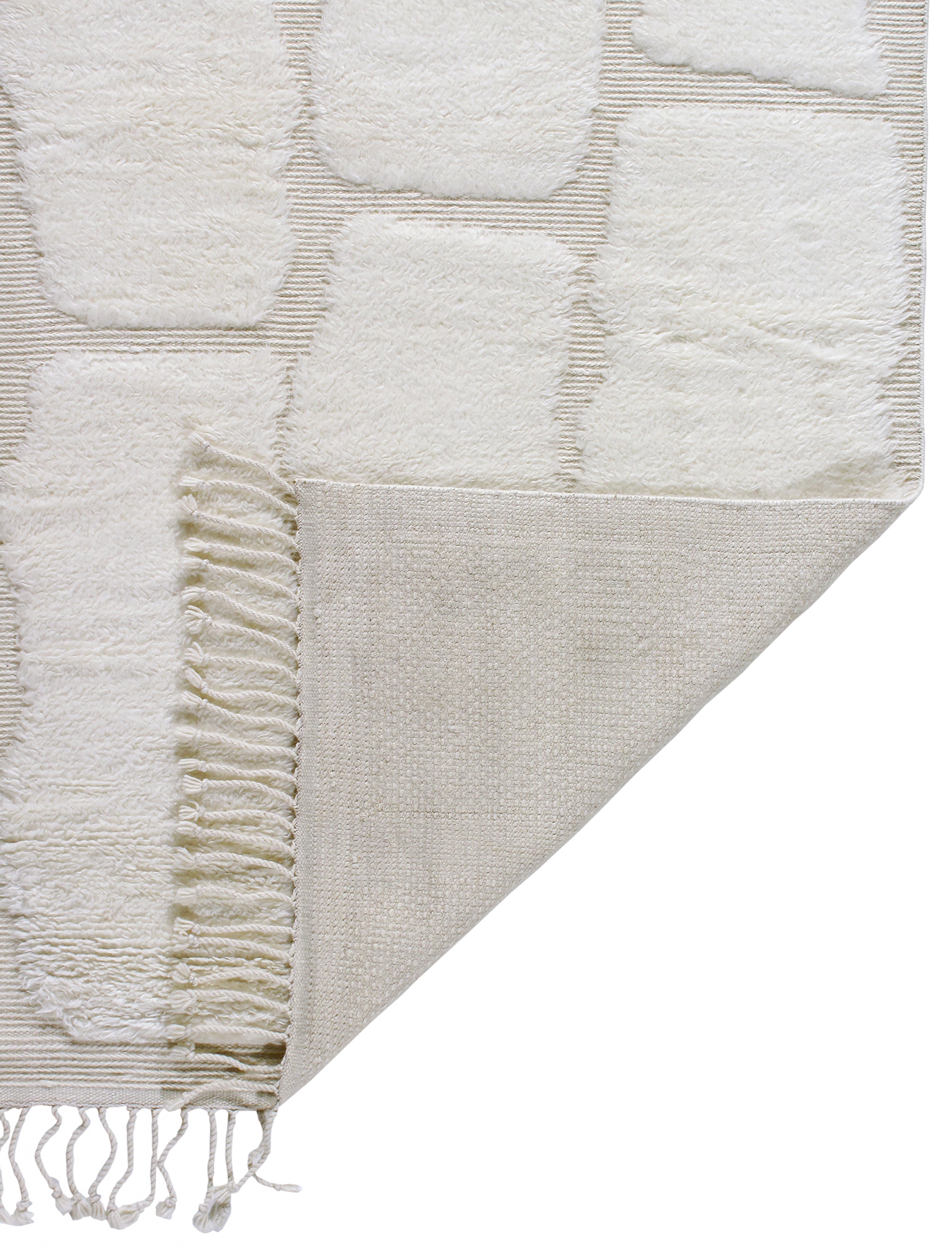 Modern Stone-Inspired Wool Rug in Ivory with Sculpted Texture and Fringe