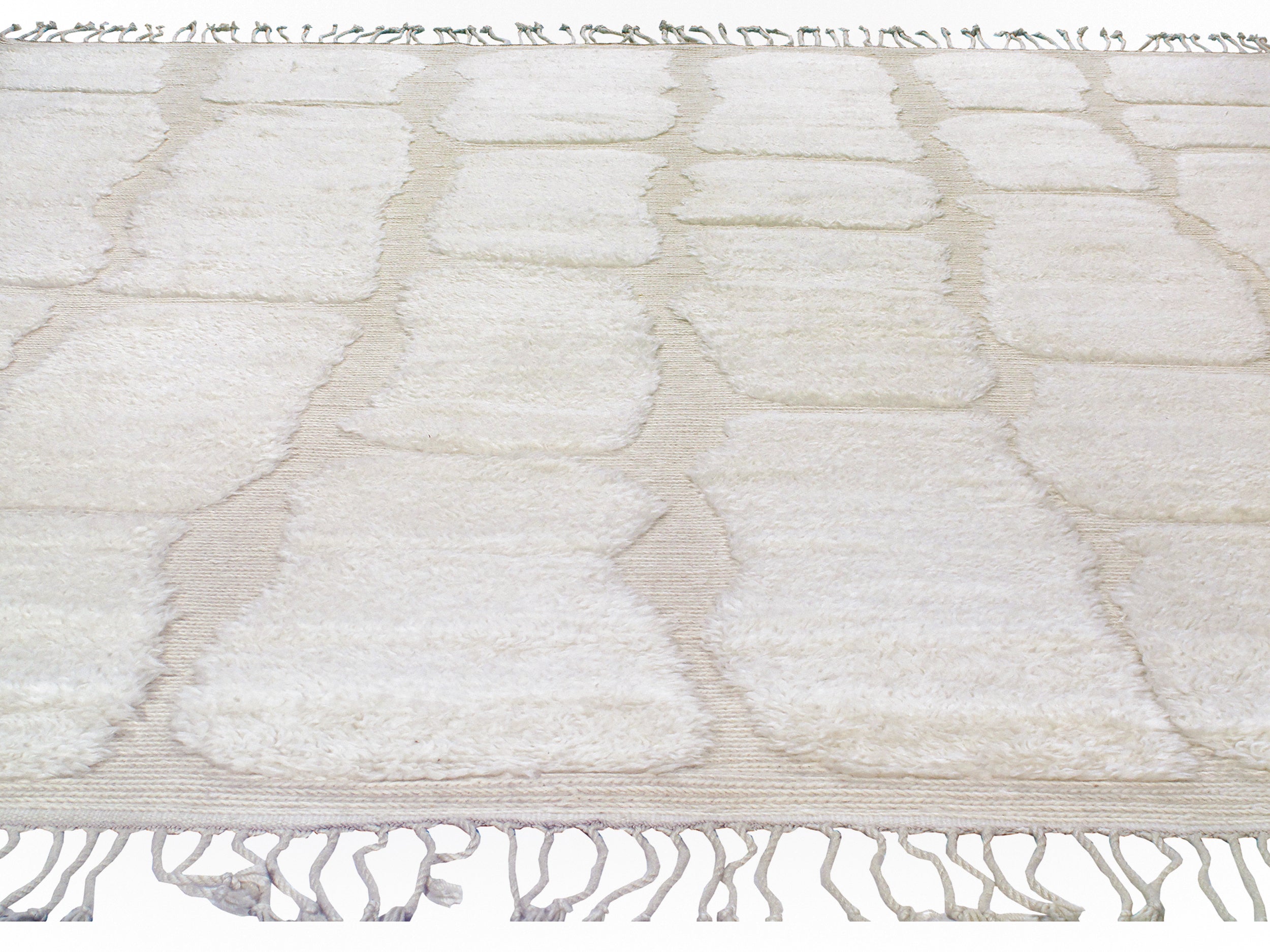 Modern Stone-Inspired Wool Rug in Ivory with Sculpted Texture and Fringe