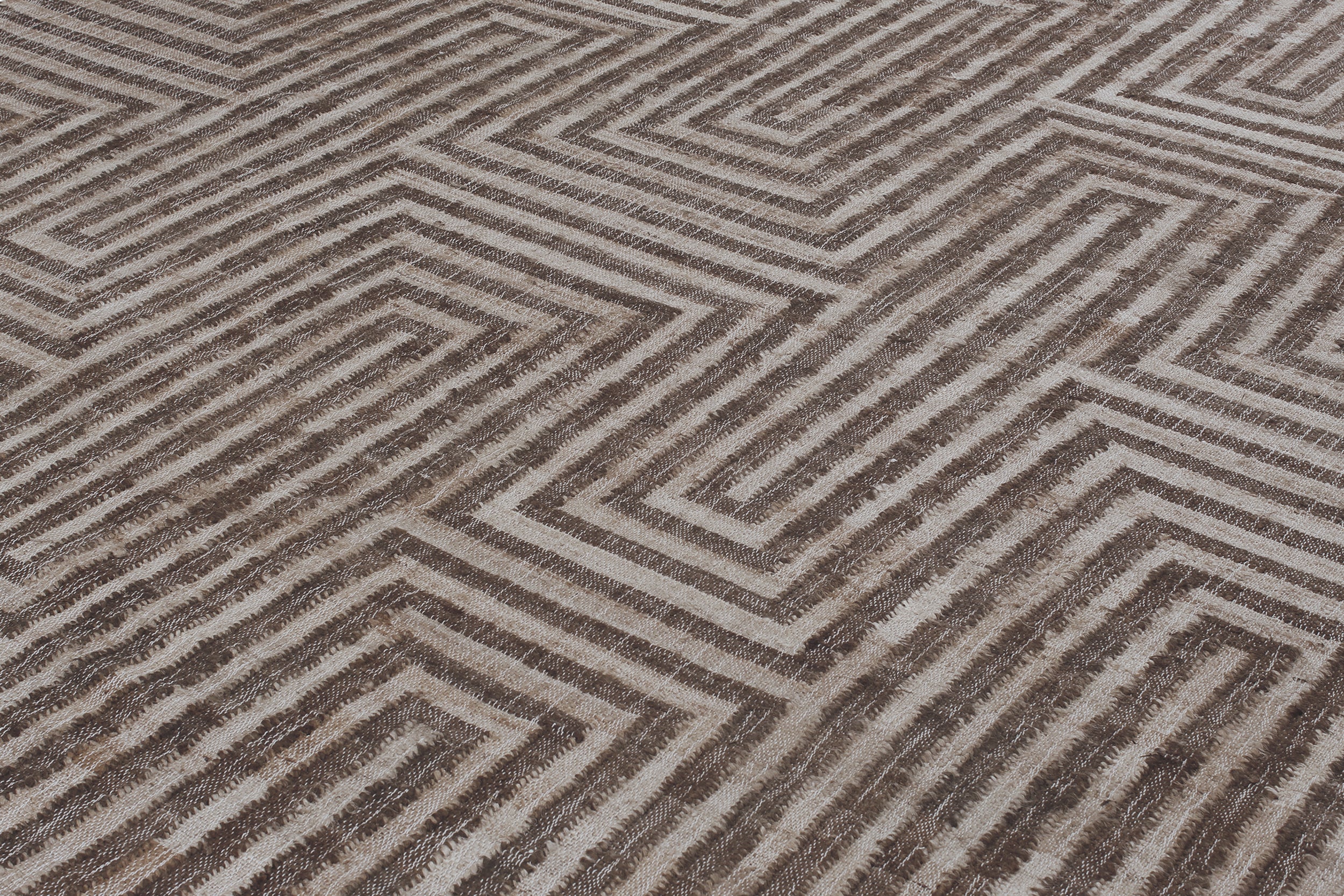 Bold Geometric Wool Rug in Chestnut and Ivory with Maze-Inspired Pattern