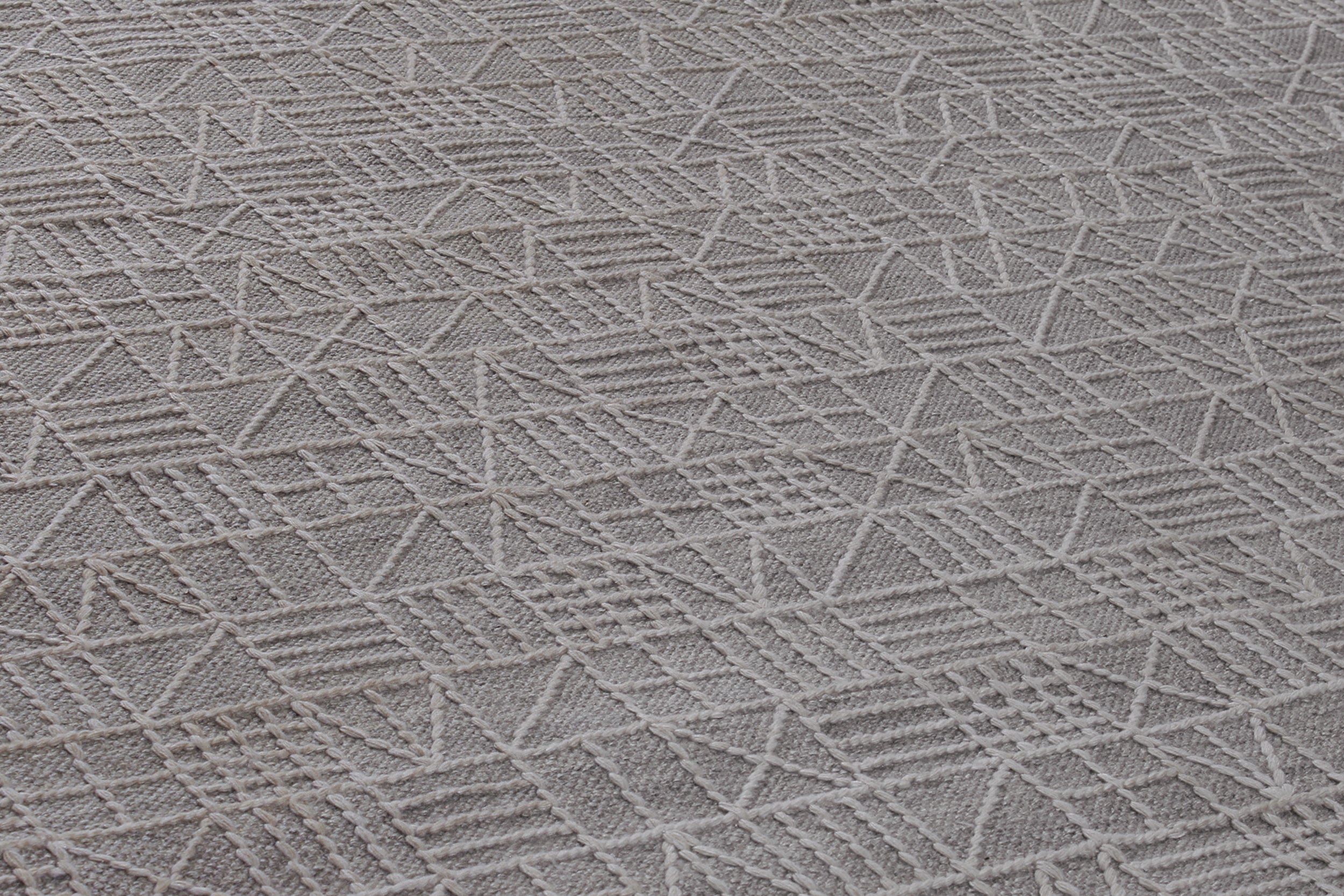 Contemporary Geometric Wool Rug in Graphite Grey with Etched Grid Motif