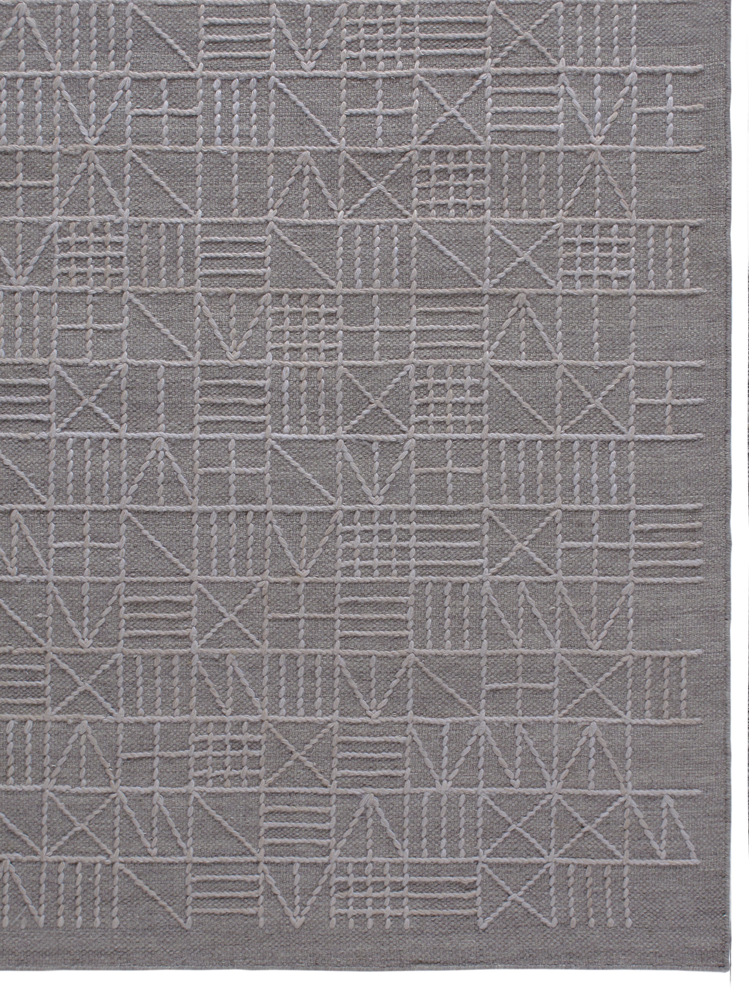 Contemporary Geometric Wool Rug in Graphite Grey with Etched Grid Motif