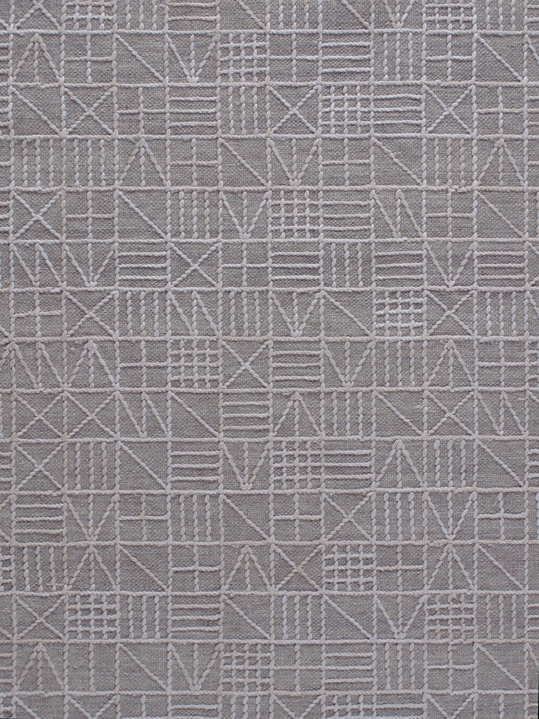Contemporary Geometric Wool Rug in Graphite Grey with Etched Grid Motif