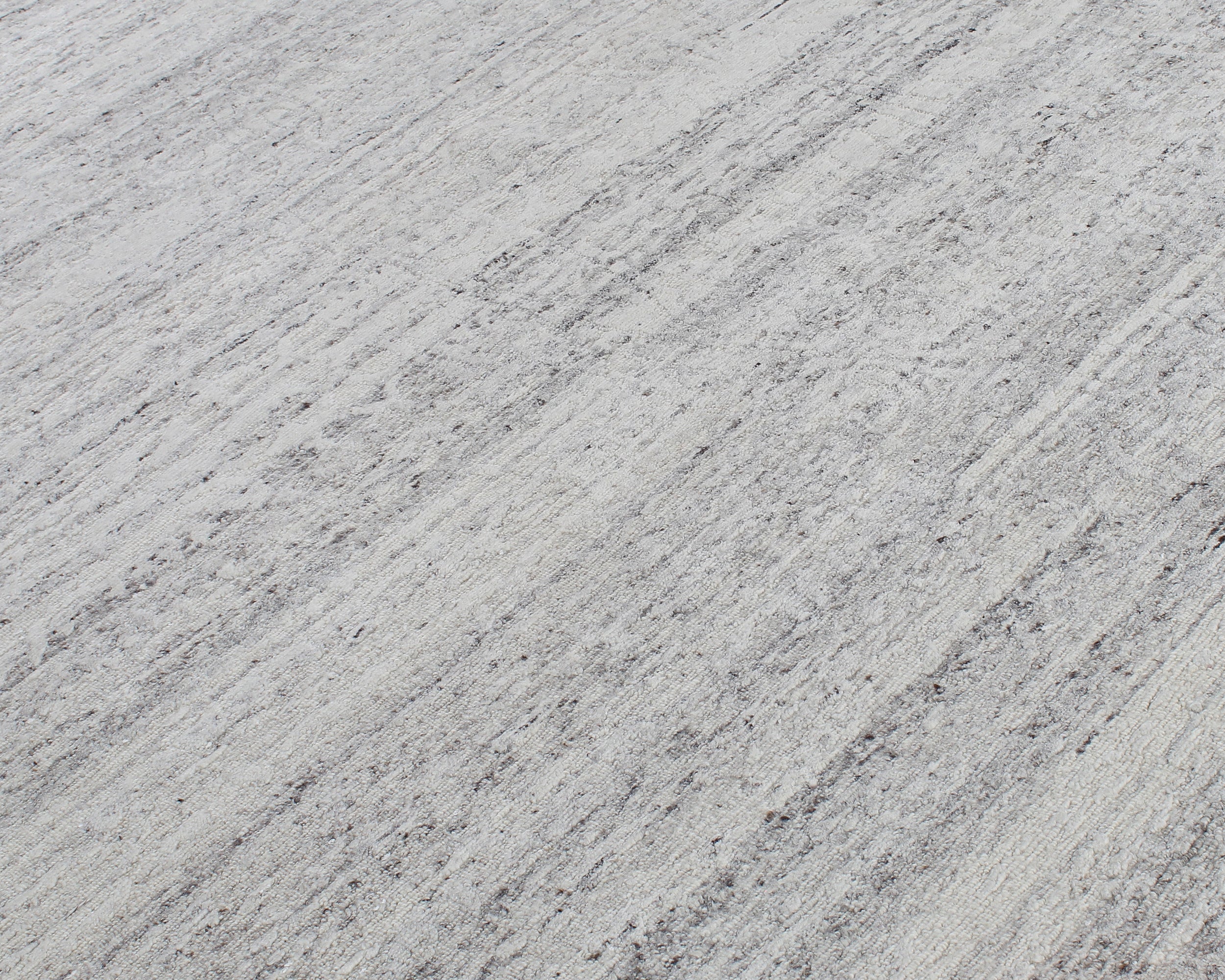 Minimalist Modern Rug in Heathered Silver-Grey