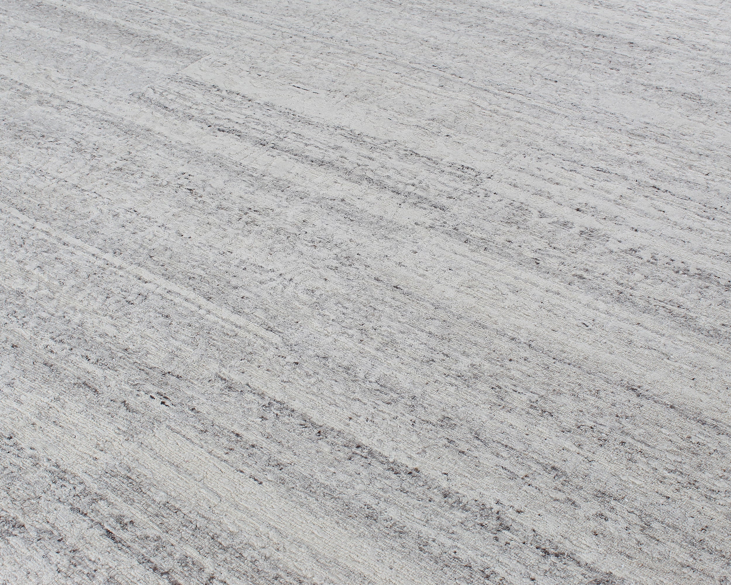 Minimalist Modern Rug in Heathered Silver-Grey