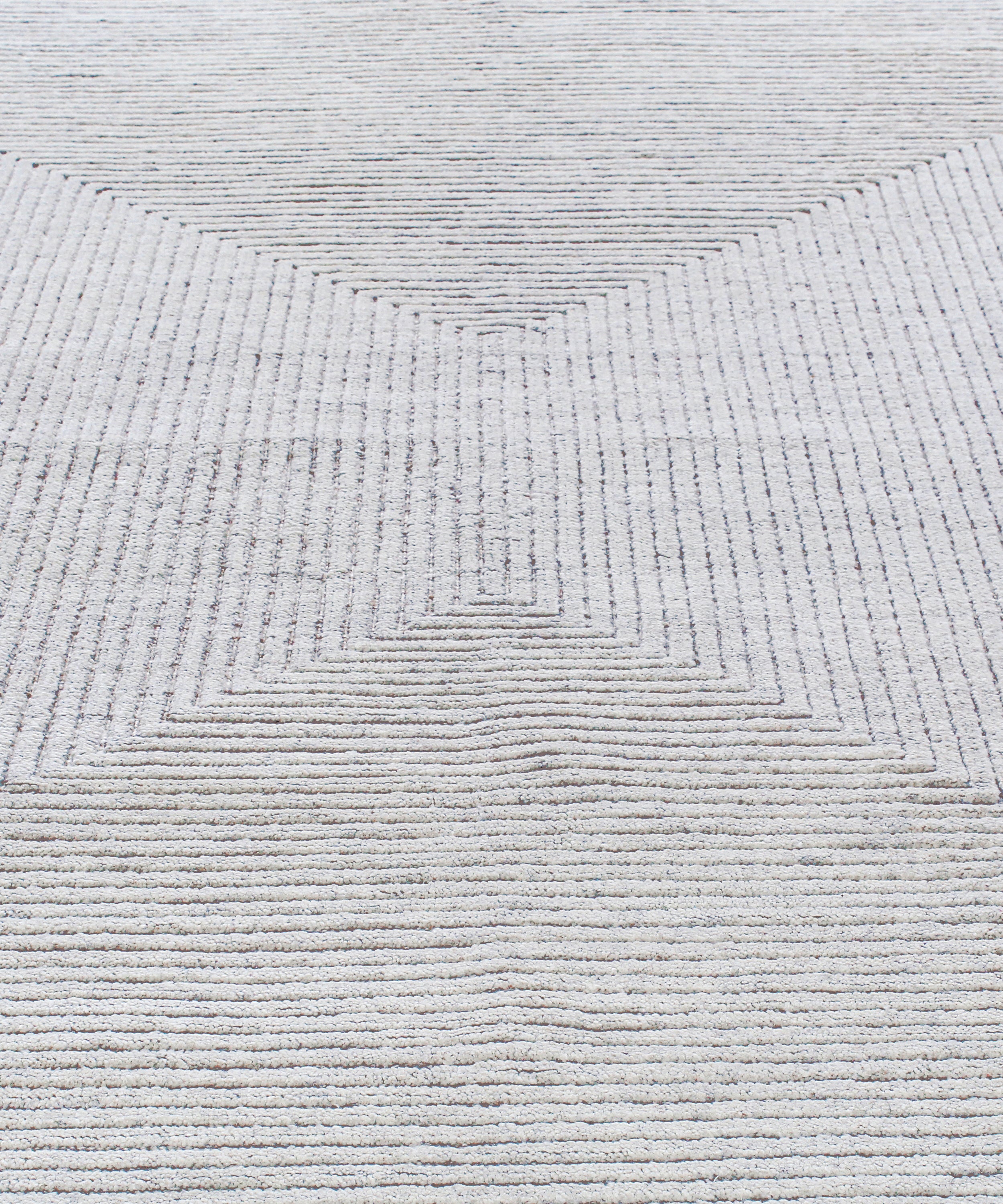Minimalist Geometric Rug in Cool Silver and Graphite